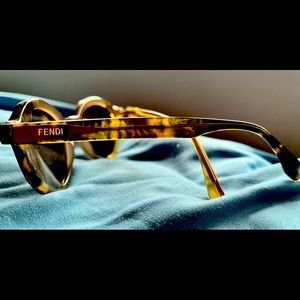Classy Fendi One Size Sunglasses
